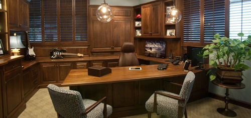 Picture of an office representing the facilities of Top Plastic Surgeons in Costa Rica. The picture shows a beautiful wood finished interior with an executive desk and chairs.